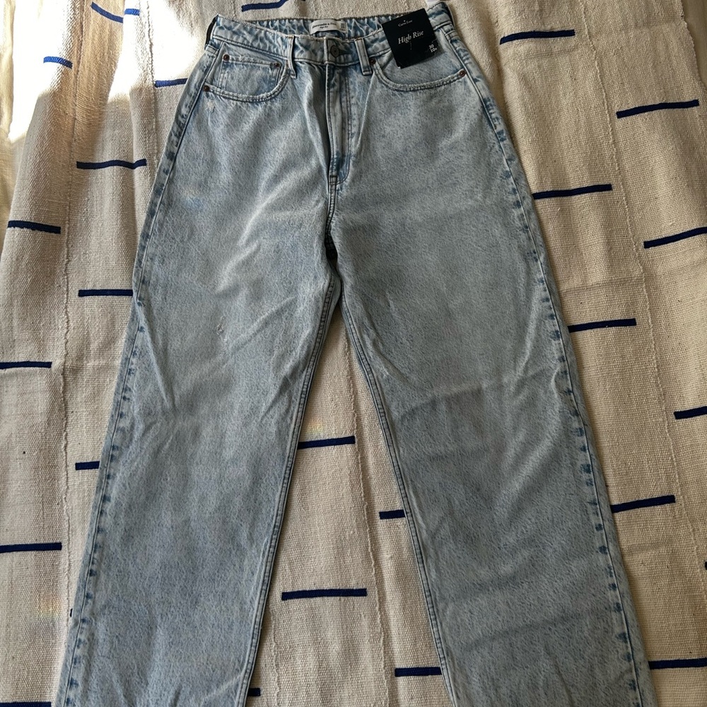 NWT: Abercrombie & Fitch - Straight Leg, High Rise, Curve Love Jeans